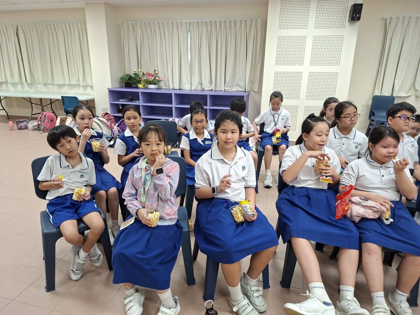 Top-reading P4 and P5 class were rewarded with Movie with Popcorn session.