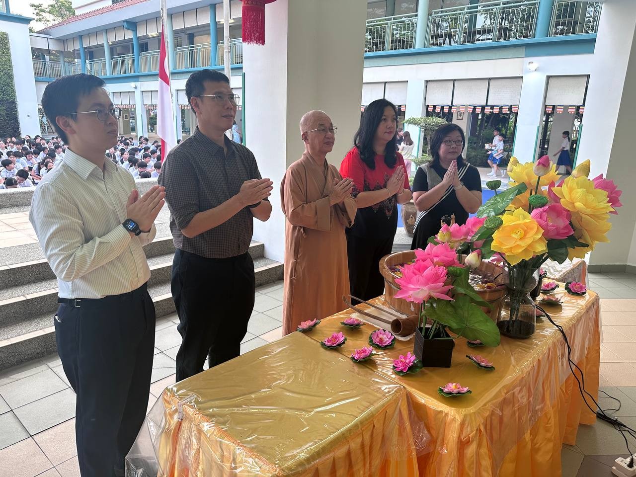 Venerable Seck Kwang Phing together with school leaders participating in Buddha Bathing Ceremony